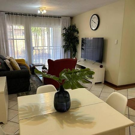 4 - No Load Shedding 2Bed 2Bath With Garden Appartement Centurion Buitenkant foto