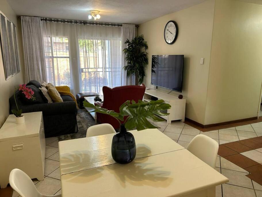 4 - No Load Shedding 2Bed 2Bath With Garden Appartement Centurion Buitenkant foto