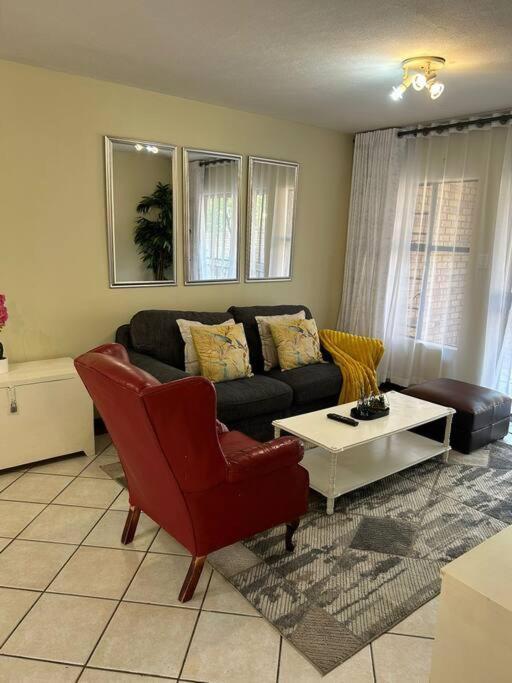 4 - No Load Shedding 2Bed 2Bath With Garden Appartement Centurion Buitenkant foto