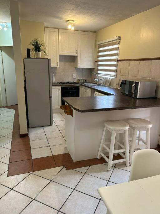 4 - No Load Shedding 2Bed 2Bath With Garden Appartement Centurion Buitenkant foto