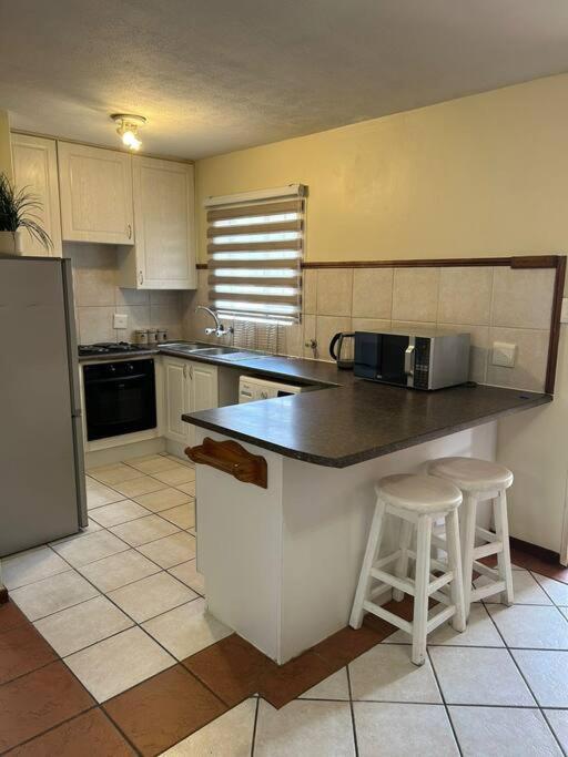 4 - No Load Shedding 2Bed 2Bath With Garden Appartement Centurion Buitenkant foto