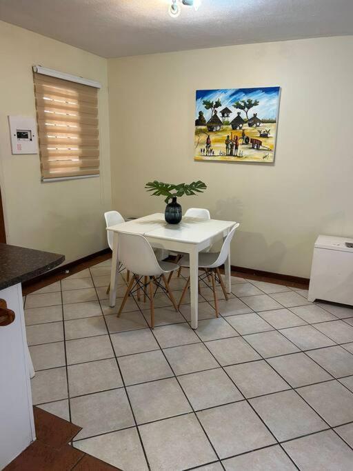 4 - No Load Shedding 2Bed 2Bath With Garden Appartement Centurion Buitenkant foto