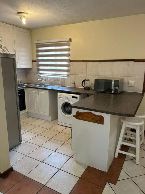 4 - No Load Shedding 2Bed 2Bath With Garden Appartement Centurion Buitenkant foto